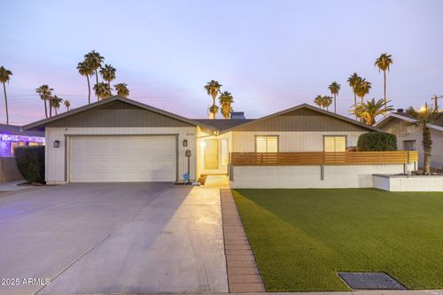 2226 S Kachina Dr, Tempe, AZ, 85282-2809 | Card Image