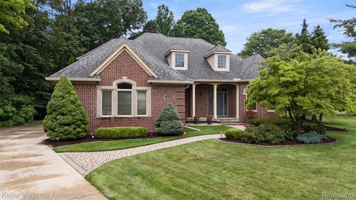 30489 Munger Dr, Livonia, MI, 48154-3270 | Card Image