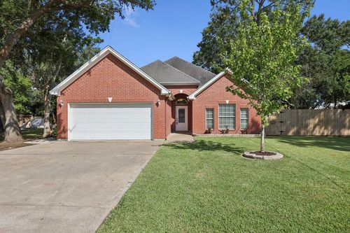 131 Atlanta Ave, Nederland, TX, 77627-2115 | Card Image