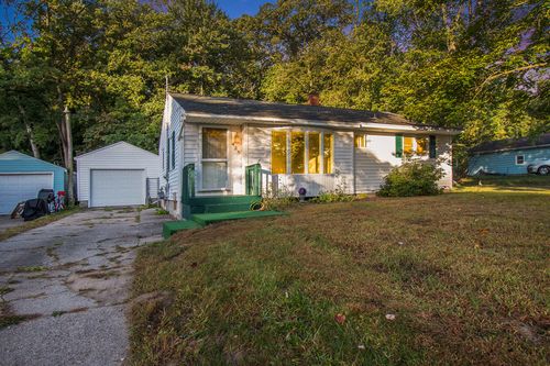 425 Woodland St, Belding, MI, 48809-2121 | Card Image