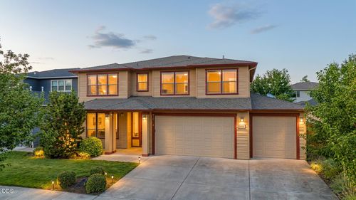 2934 Ne Dogwood Dr, Bend, OR, 97701-1084 | Card Image