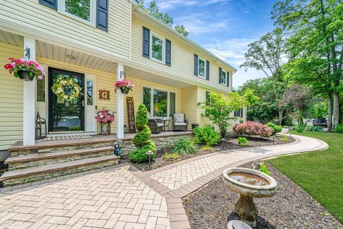 6 Pine St N, Lake Grove, NY, 11755-1512 | Card Image