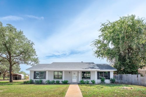 104 Voca St, Brady, TX, 76825-7747 | Card Image