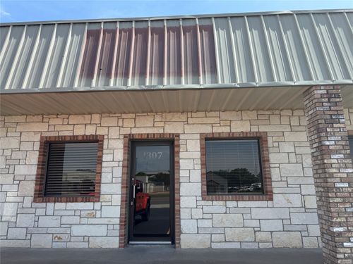 1307 W Pearl St, Granbury, TX, 76048-1823 | Card Image