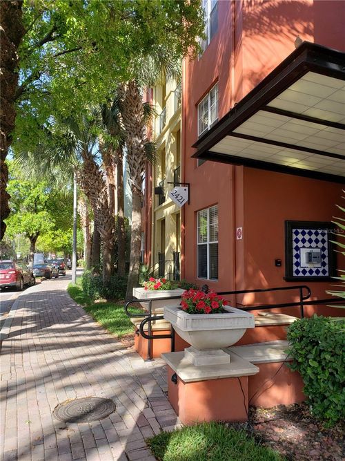 114-402 S Armenia Ave, TAMPA, FL, 33609-3300 | Card Image