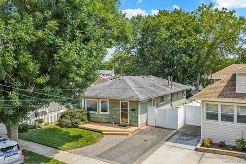 2761 Harvard Pl, Baldwin, NY, 11510-4112 | Card Image