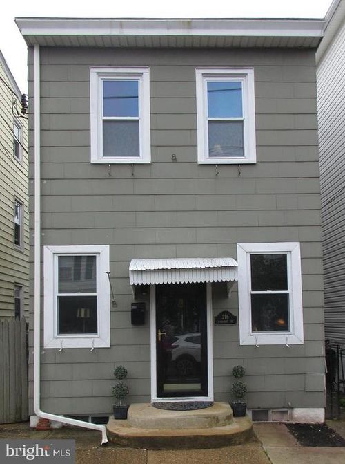 216 Dorrance St, BRISTOL, PA, 19007-5107 | Card Image