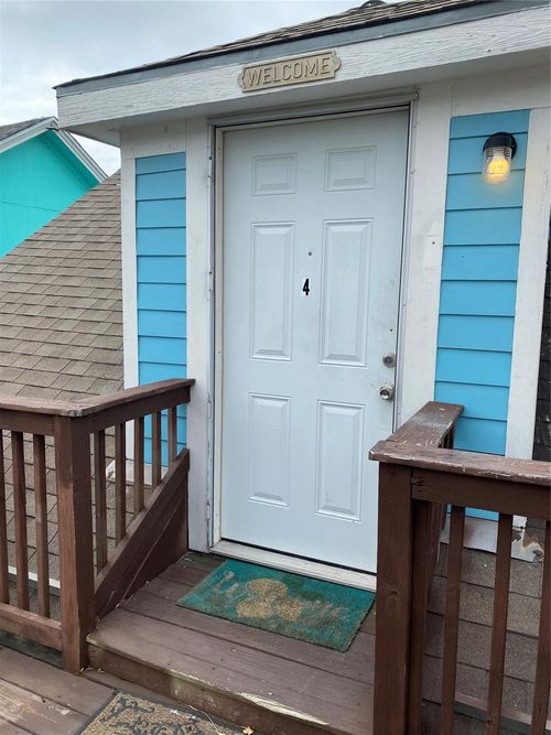 4-2914 Avenue K, Galveston, TX, 77550-4230 | Card Image