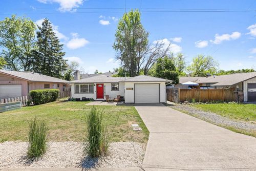 2190 Crestbrook Rd, Medford, OR, 97504-8204 | Card Image