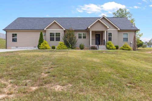 104 Laken Ln, Dickson, TN, 37055-3984 | Card Image