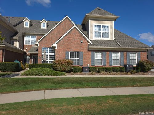7635 Ambassador Dr, Shelby Twp, MI, 48316-5365 | Card Image
