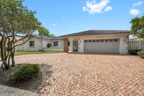 5791 Hawkes Bluff Ave, Davie, FL, 33331-2534 | Card Image