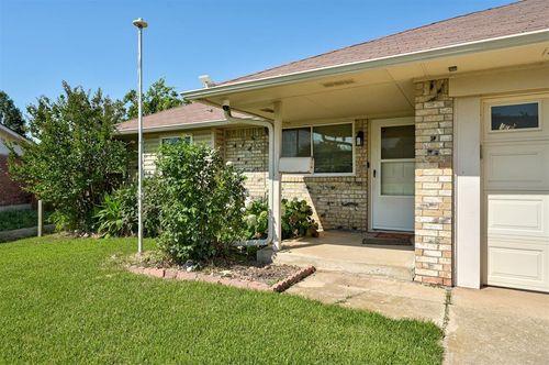 905 Highlander Drive, Moore, OK, 73160 | Card Image