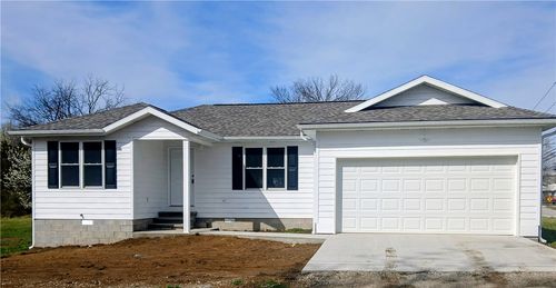 100 W 7th St, Green Forest, AR, 72638-3792 | Card Image