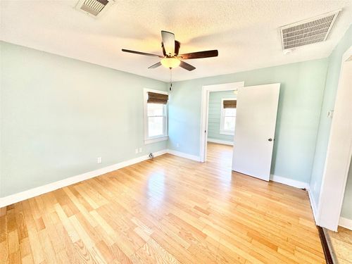 rear-1505 Avenue L Rear, Galveston, TX, 77550-6061 | Card Image