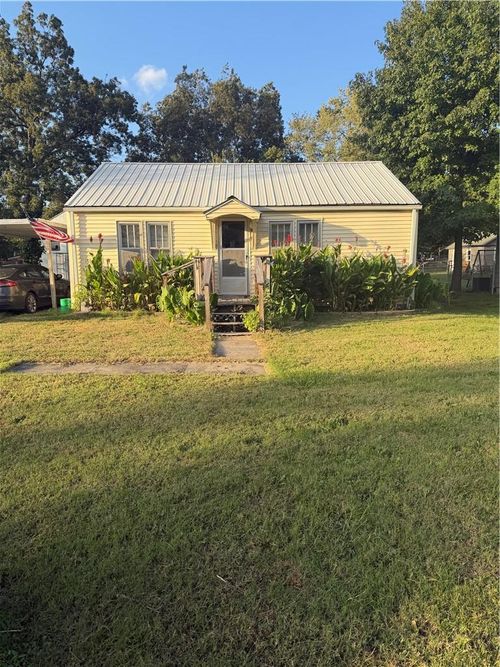 203 E 14th St, Pleasanton, KS, 66075-4049 | Card Image