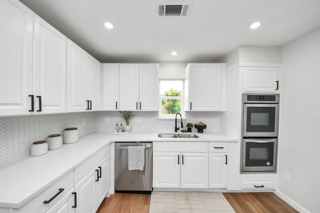 6018 Beekman Rd, House other with 3 bedrooms, 2 bathrooms and null parking in Houston TX | Image 15