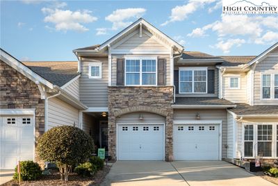 205 - 205 Park View Drive, Townhouse with 3 bedrooms, 2 bathrooms and null parking in Belmont NC | Image 1