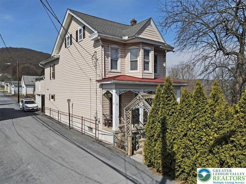 12 Chestnut Ave, Jim Thorpe, PA, 18229-1234 | Card Image