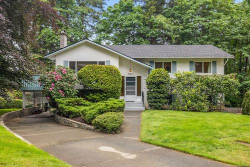947 Peggy Anne Cres, Brentwood Bay, BC, V8M1E5 | Card Image