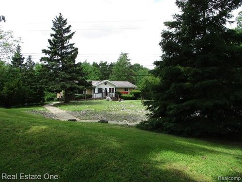 7217 Sashabaw Rd, Clarkston, MI, 48348-4741 | Card Image