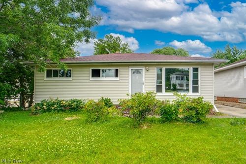 5833 Stumph Rd, Parma Heights, OH, 44130-1737 | Card Image