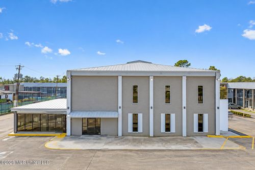 2102 Denny Ave, Pascagoula, MS, 39567-3414 | Card Image