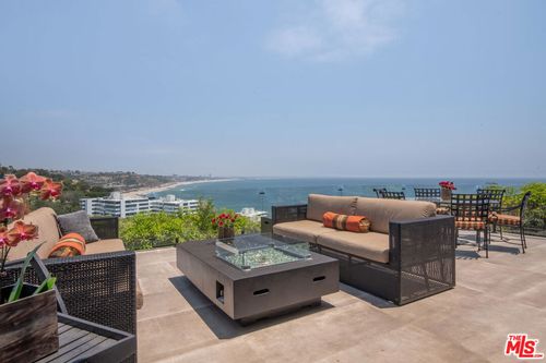 17438 Revello Dr, Pacific Palisades, CA, 90272-4159 | Card Image