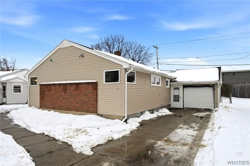 39 Hartford Rd, Amherst, NY, 14226-1502 | Card Image