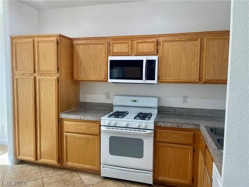 808 Pirates Cave Ct, North Las Vegas, NV, 89032-9076 | Card Image