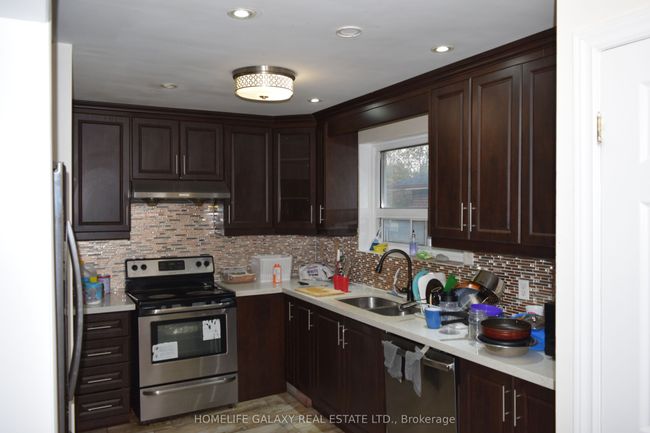 52 Peace Dr, House other with 6 bedrooms, 4 bathrooms and 4 parking in Scarborough ON | Image 8
