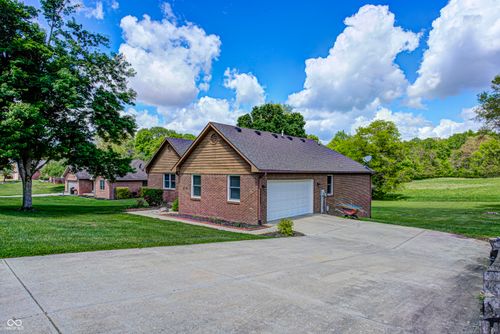 2100 Deer Lake Dr, Martinsville, IN, 46151-8915 | Card Image