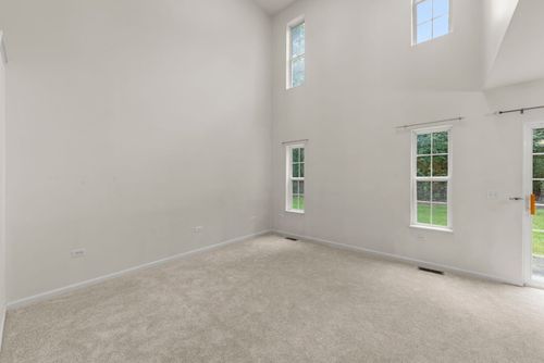 2741-2741 Cobblestone Dr, Crystal Lake, IL, 60012-2605 | Card Image