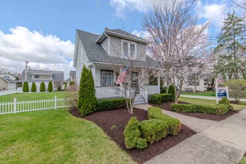 220 Hickory St, Frankfort, IL, 60423-1608 | Card Image