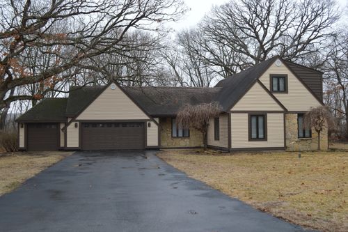 1701 Woodcrest Dr, Saint Anne, IL, 60964-4491 | Card Image