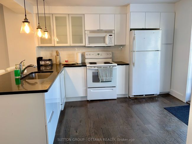 323 Montfort St, Home with 2 bedrooms, 3 bathrooms and 3 parking in Vanier ON | Image 10