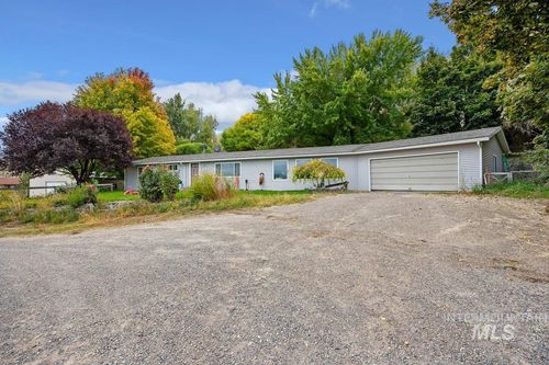 598 N Gray Dr, King Hill, ID, 83633-3411 | Card Image