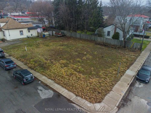 4 Thorpe St, Dundas, ON, L9H1K3 | Card Image