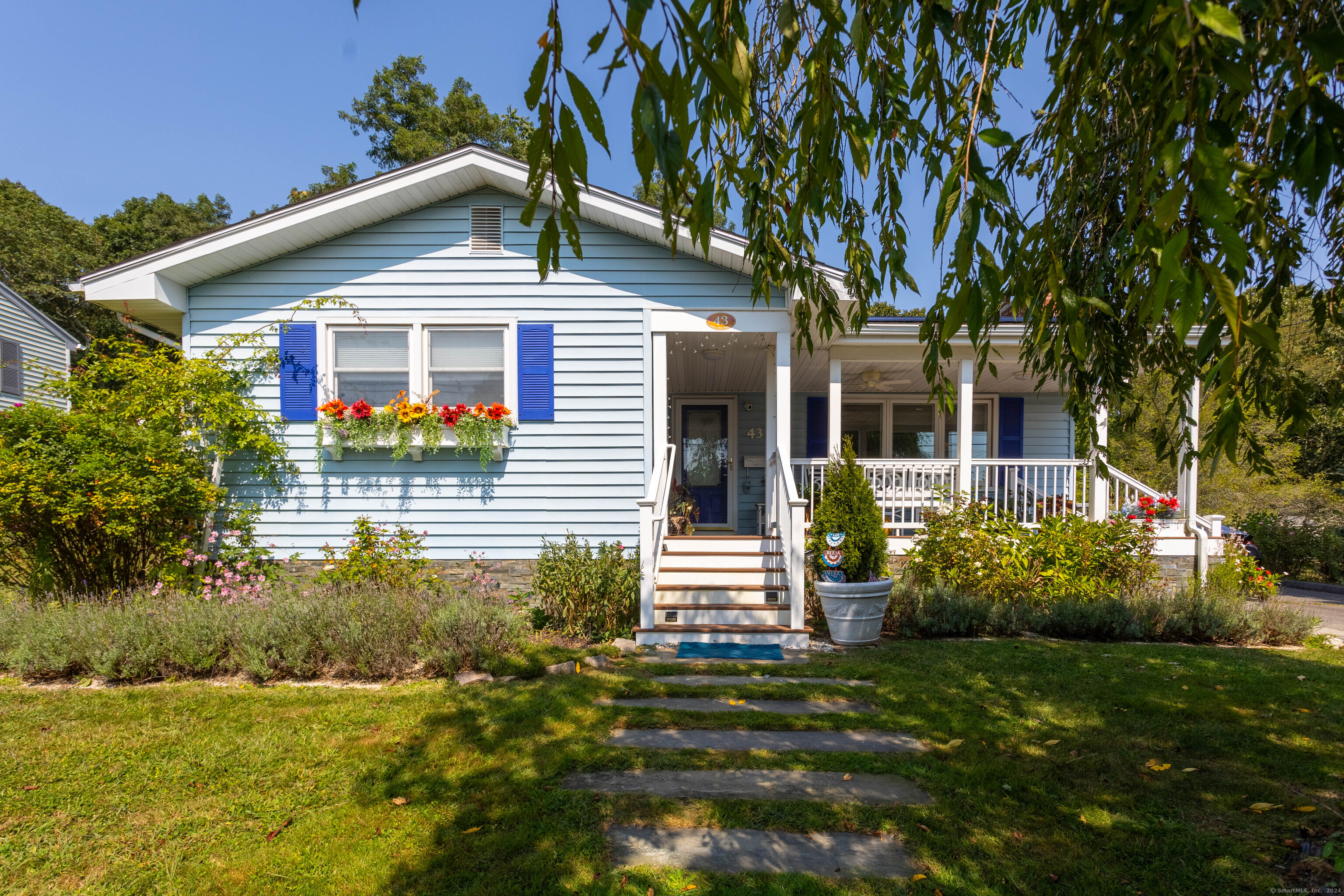 Vine St, Pawcatuck, CT 06379