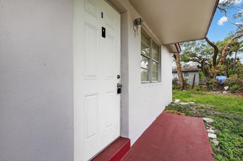 b-125 Nw 12th Ave, Dania Beach, FL, 33004-2632 | Card Image