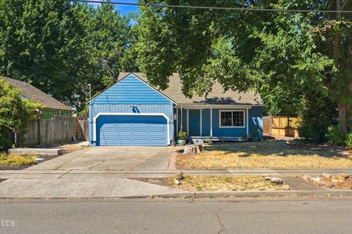 438 Ne Flint St, Grants Pass, OR, 97526-2235 | Card Image