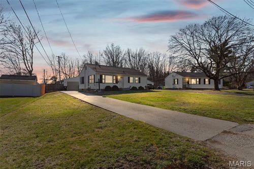 7 Passavant Ct, Jacksonville, IL, 62650-1127 | Card Image