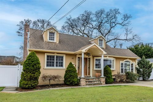 42 Irving Avenue, Babylon, NY, 11703 | Card Image