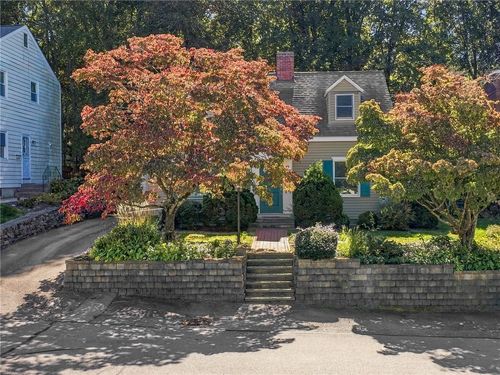 15 Welcome Rd, Smithfield, RI, 02917-4113 | Card Image