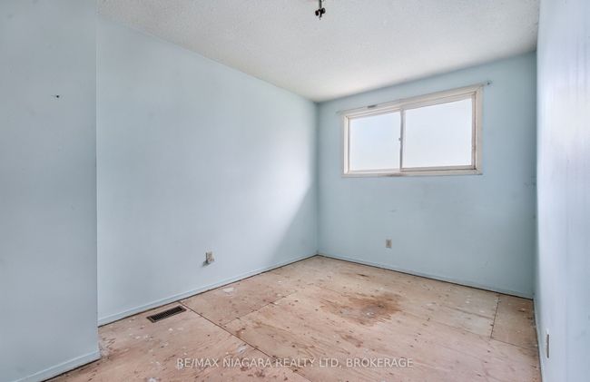 3 - 5787 Swayze Dr, Condo with 3 bedrooms, 2 bathrooms and 1 parking in Niagara Falls ON | Image 16