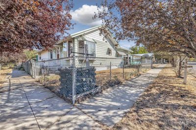 210 Adams Street E, House other with 3 bedrooms, 3 bathrooms and 2 parking in Huntington OR | Image 2