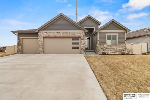 10105 S 180th Avenue Cir, Omaha, NE, 68136-6470 | Card Image