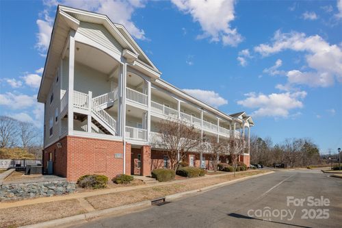 9261 Meadow Vista Rd, Charlotte, NC, 28213-5296 | Card Image