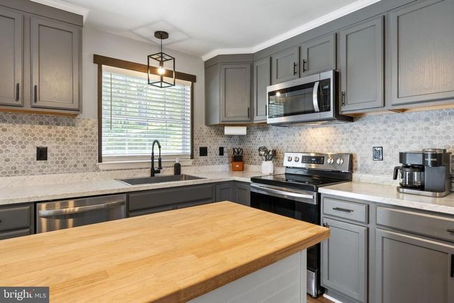 265 Lakeview Dr, House other with 4 bedrooms, 4 bathrooms and null parking in Spring Grove PA | Image 16