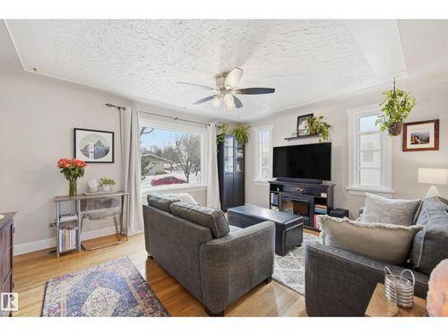 12408 89 St Nw, Edmonton, AB, T5B3W9 | Card Image